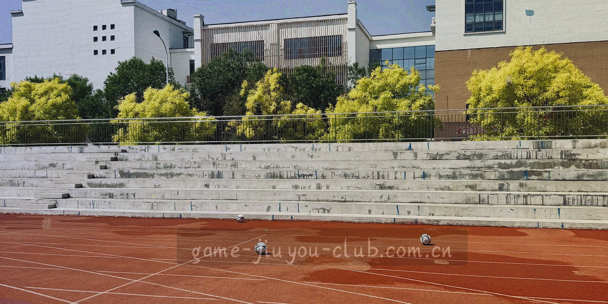 手机、平板与桌面三种设备的抽象轮廓并排，屏幕内以青绿色块示意不同排布